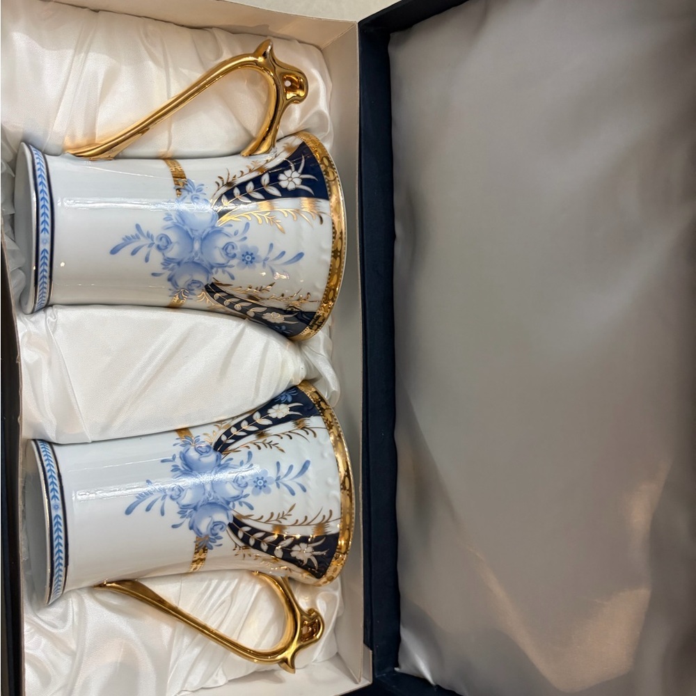 Sorelle Gold and Blue Porcelain Mugs - Picture 4 of 11